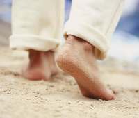 Marcher pieds nus